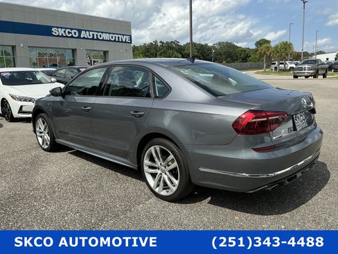 Used 2018 Volkswagen Passat 2.0T R-Line FWD image 3
