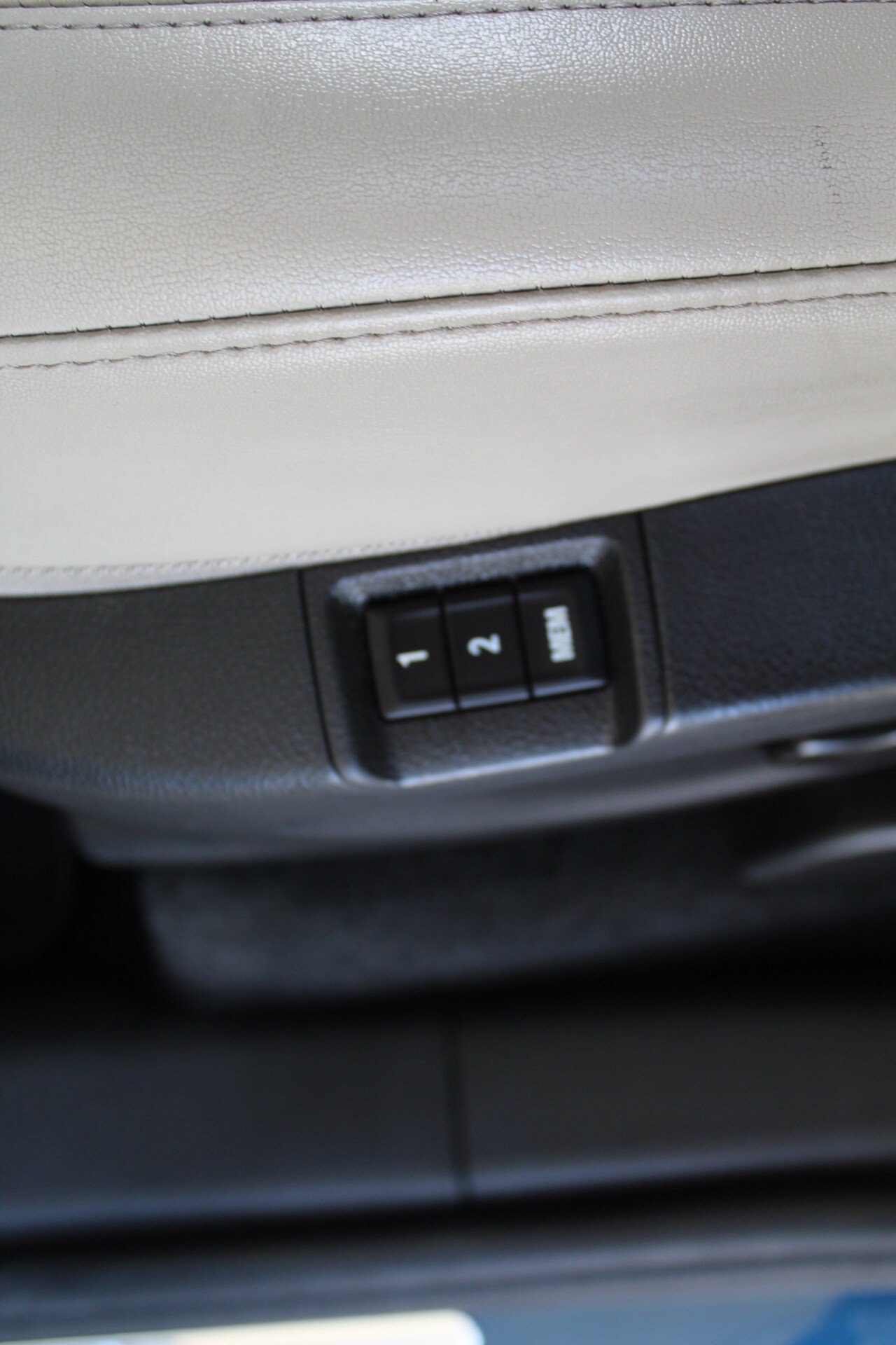 Used 2019 Buick Encore Essence w/ Safety Package II AWD/4WD image 27