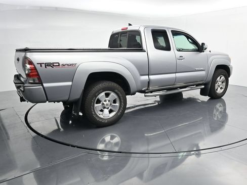 Used 2015 Toyota Tacoma 4x4 Access Cab V6 w/ TRD Sport Package image 8