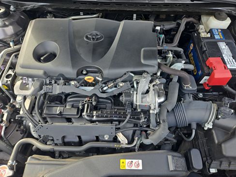 Used 2020 Toyota Camry SE image 11