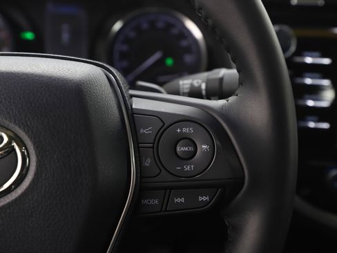 Used 2019 Toyota Camry SE w/ Convenience Package image 25