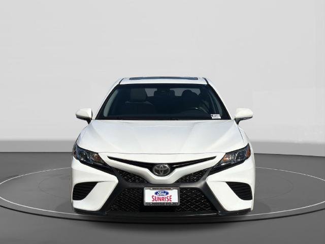 Used 2018 Toyota Camry SE w/ Moonroof Package FWD image 3