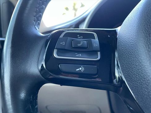 Used 2018 Volkswagen Beetle 2.0T SE FWD image 23
