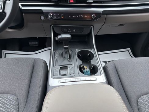 New 2025 Kia Carnival LX FWD image 22
