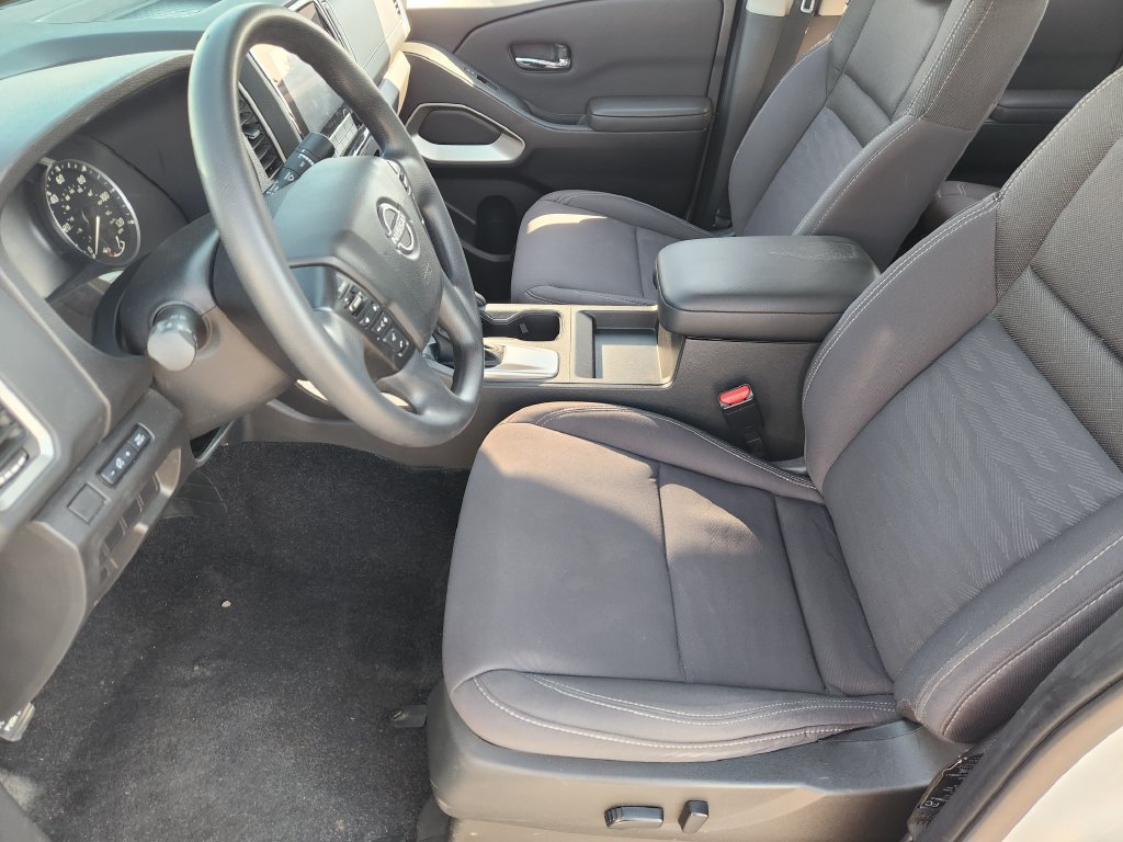 Used 2024 Nissan Frontier SV RWD image 9