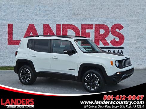 Used 2023 Jeep Renegade Latitude w/ Sun/Sound Group AWD/4WD image 1