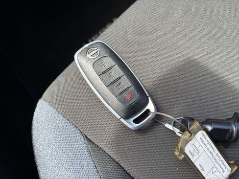 Used 2025 Nissan Versa SV FWD image 21