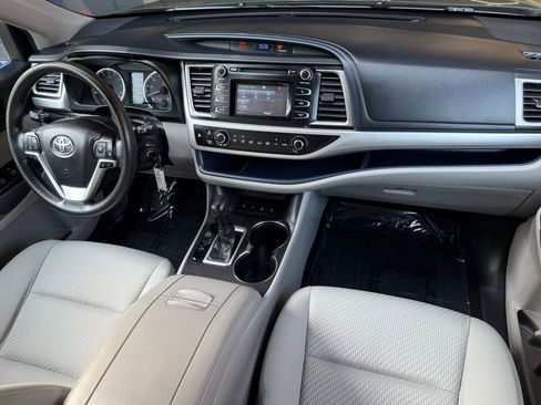 Used 2018 Toyota Highlander LE image 27