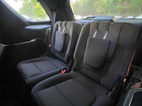 Used 2017 Ford Explorer XLT w/ Equipment Group 201A AWD/4WD image 23