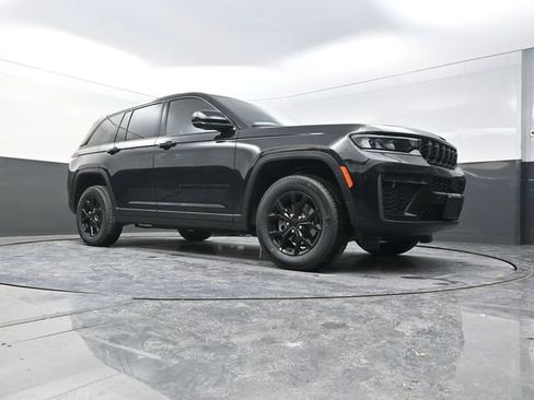 New 2026 Jeep Grand Cherokee Altitude image 20