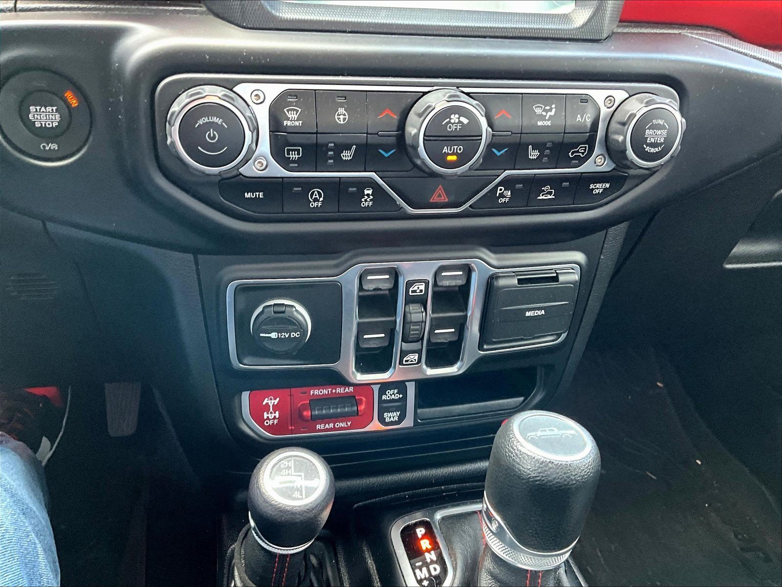 Used 2021 Jeep Gladiator Rubicon AWD/4WD image 16
