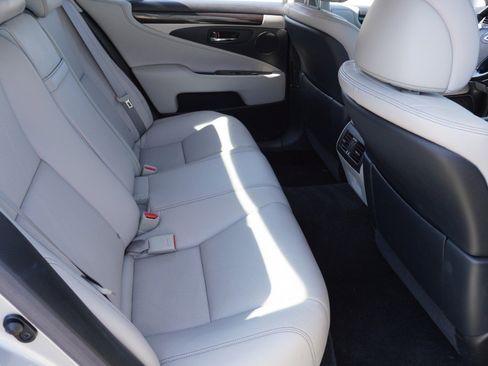 Used 2017 Lexus LS 460 w/ Comfort Package image 34