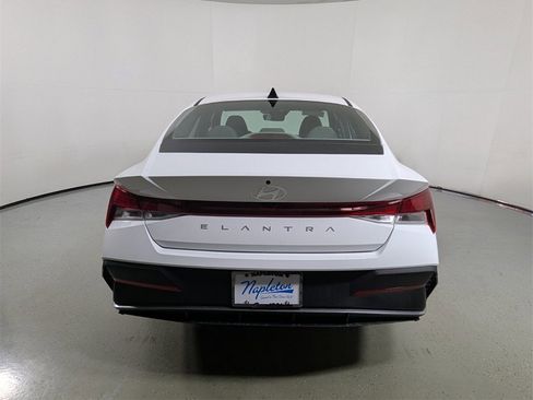 New 2025 Hyundai Elantra SE image 6