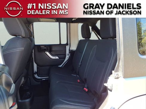 Used 2018 Jeep Wrangler Unlimited Sahara w/ Connectivity Group image 26