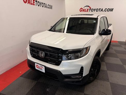 Used 2025 Honda Ridgeline Black Edition image 3