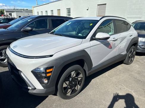 Used 2024 Hyundai Kona SEL AWD/4WD image 3