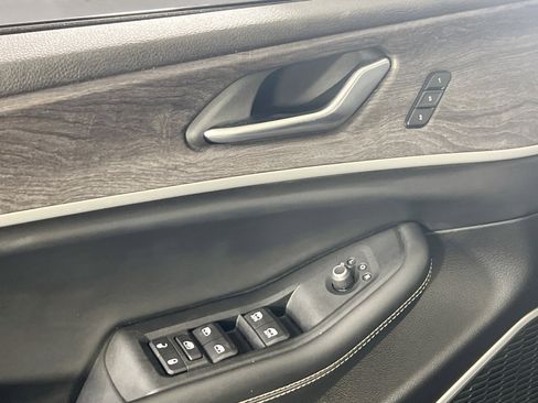 Used 2022 Jeep Grand Cherokee Limited image 18