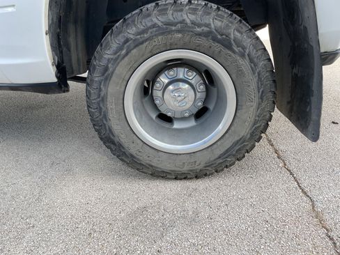 Used 2022 RAM 3500 Tradesman image 32