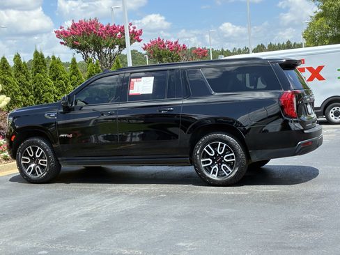 Used 2023 GMC Yukon XL AT4 w/ AT4 Premium Plus Package AWD/4WD image 9