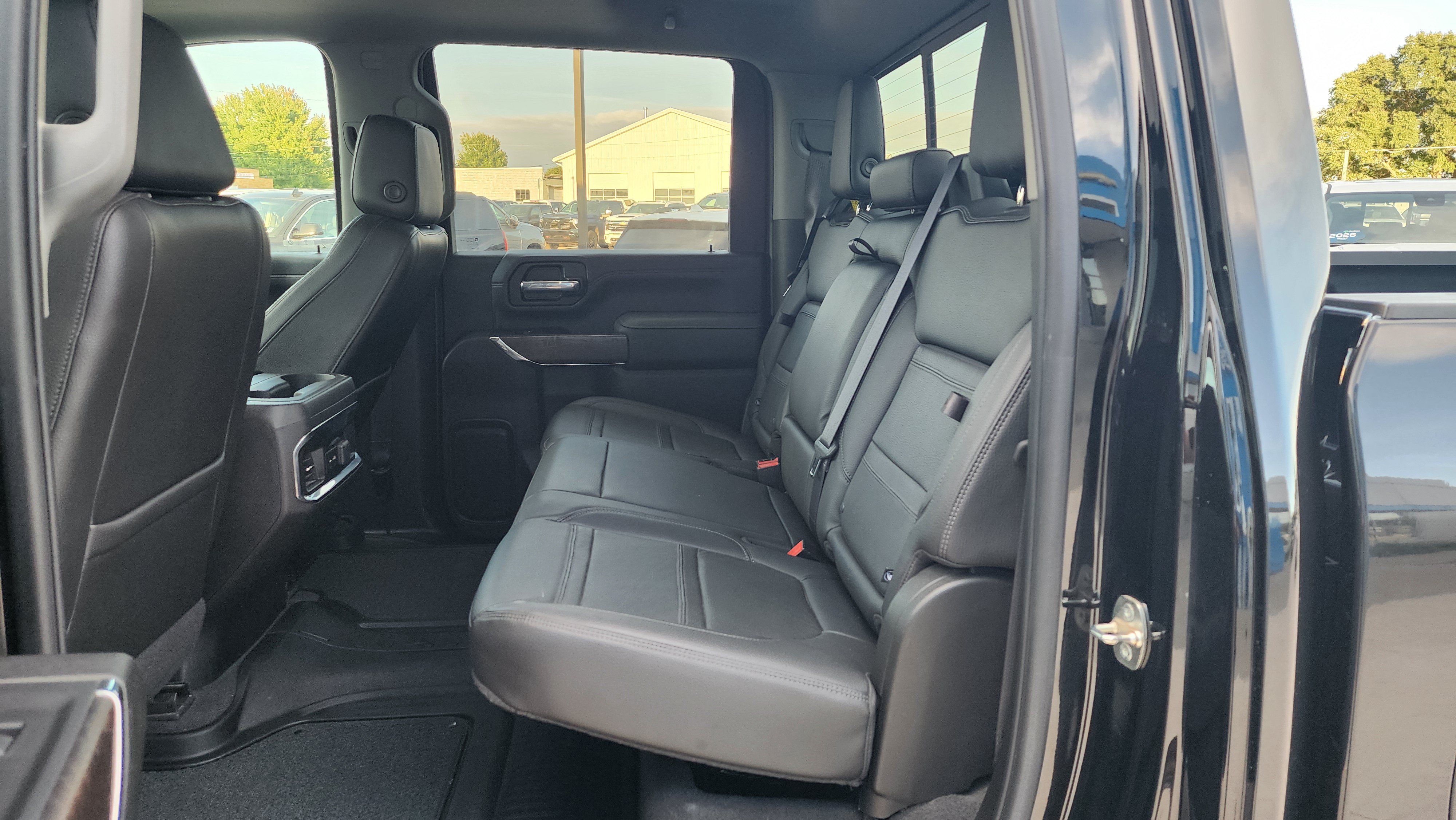 Certified 2022 GMC Sierra 2500 Denali w/ Denali Black Diamond Edition AWD/4WD image 8