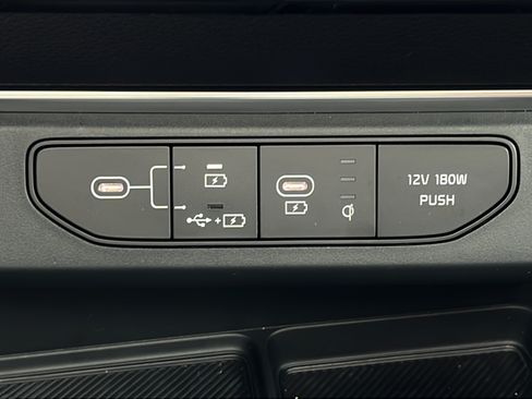 Used 2025 Kia Carnival SX Prestige FWD image 18