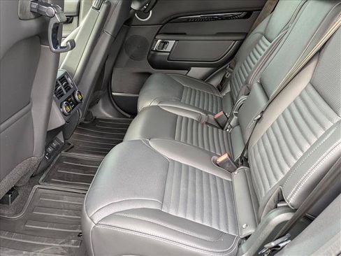 Used 2025 Land Rover Discovery S AWD/4WD image 17