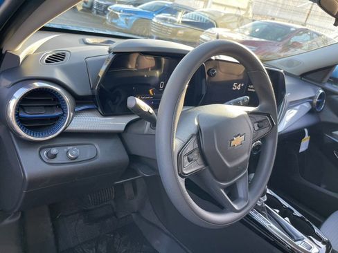 New 2025 Chevrolet Trax LT image 8