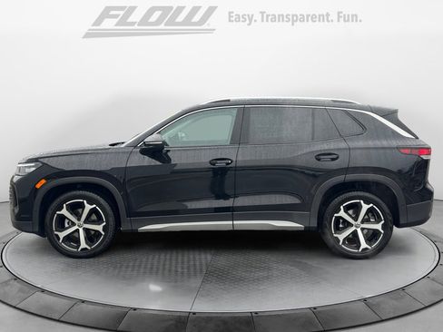 Used 2025 Volkswagen Tiguan SE image 4