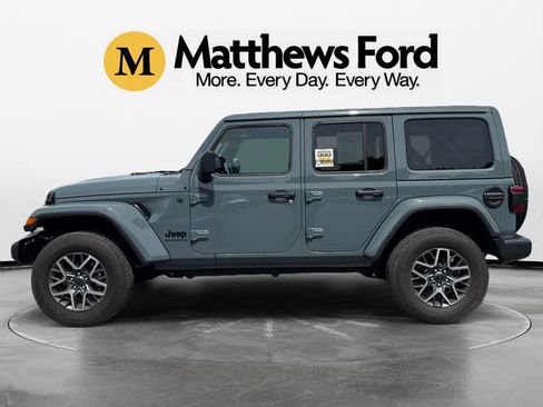 Used 2026 Jeep Wrangler Unlimited Sahara AWD/4WD image 2
