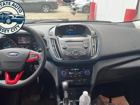 Used 2017 Ford Escape SE AWD/4WD image 3