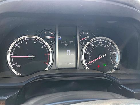 Certified 2022 Toyota 4Runner Limited AWD/4WD image 2