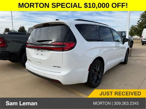 New 2026 Chrysler Pacifica Limited w/ S Appearance Package image 7