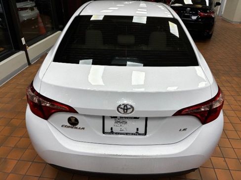 Used 2018 Toyota Corolla LE image 11