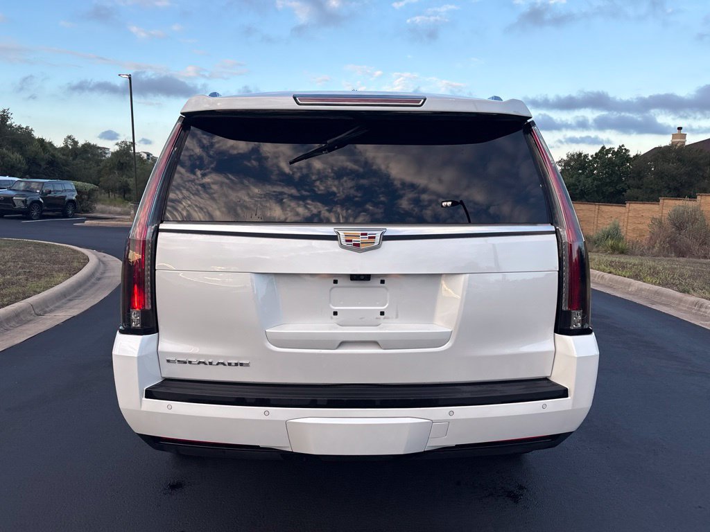 Used 2017 Cadillac Escalade Luxury RWD image 4