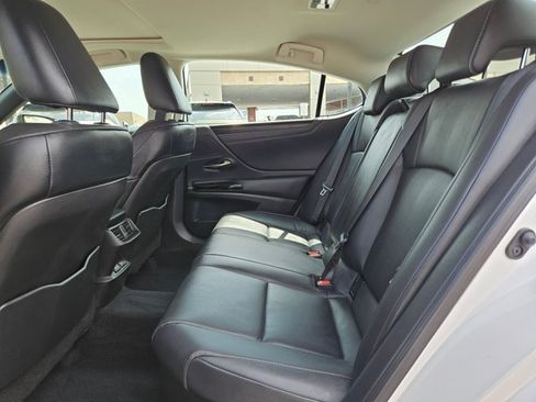 Used 2025 Lexus ES 300h w/ Premium Package FWD image 17