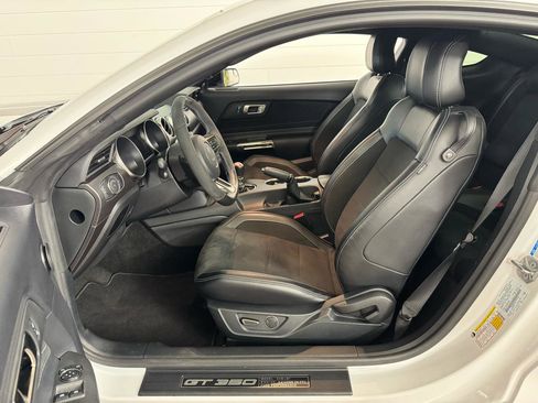 Used 2016 Ford Mustang Shelby GT350 w/ Technology Package image 12