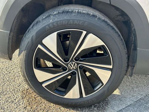 Used 2024 Volkswagen Taos SE AWD/4WD image 9