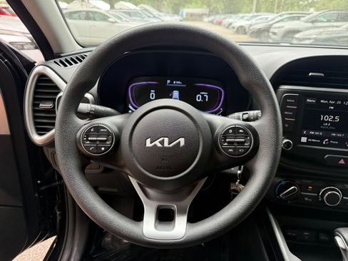Used 2025 Kia Soul LX w/ LX Technology Package FWD image 25
