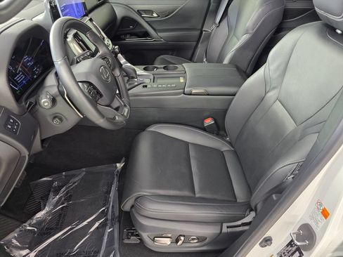Used 2025 Lexus LX 700h Luxury w/ Appearance Package AWD/4WD image 9