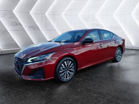 Used 2025 Nissan Altima 2.5 SV image 1