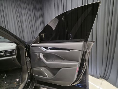 Used 2018 Maserati Levante GranSport image 36