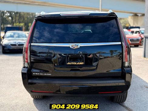Used 2019 Cadillac Escalade Luxury AWD/4WD image 7