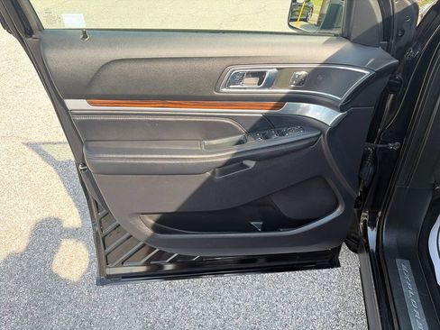 Used 2018 Ford Explorer Limited AWD/4WD image 11