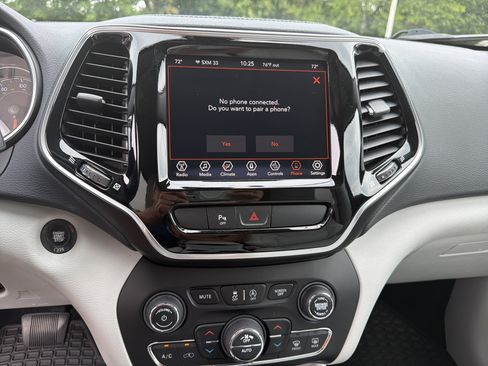 Used 2020 Jeep Cherokee Limited AWD/4WD image 26