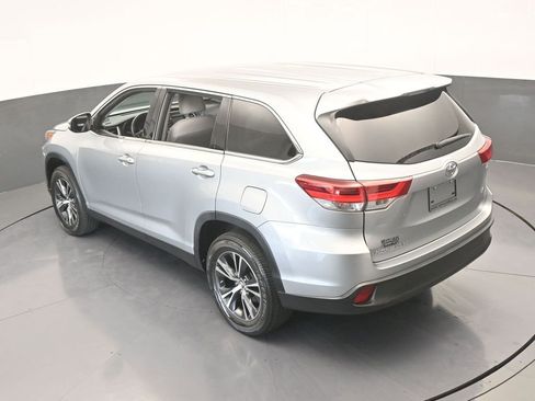 Used 2019 Toyota Highlander LE image 46