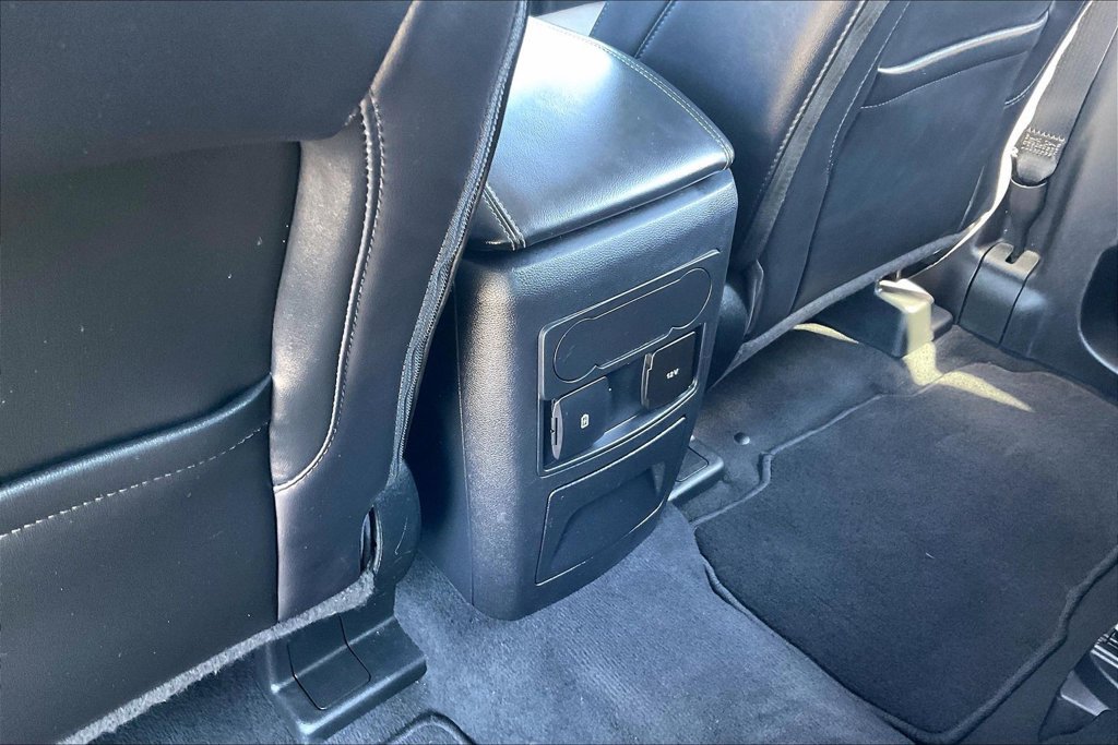 Used 2022 Ford Explorer XLT w/ Equipment Group 202A RWD image 10
