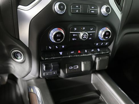 Used 2021 GMC Sierra 2500 SLT w/ SLT Convenience Package image 19