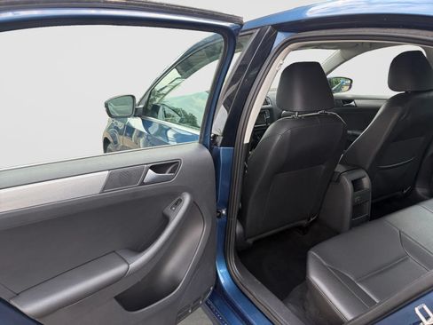 Used 2018 Volkswagen Jetta SE FWD image 14