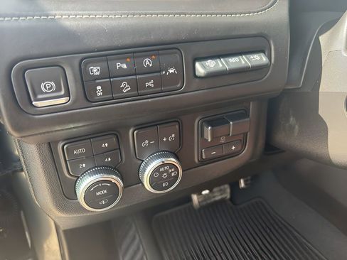 Used 2023 GMC Yukon XL Denali Ultimate AWD/4WD image 23