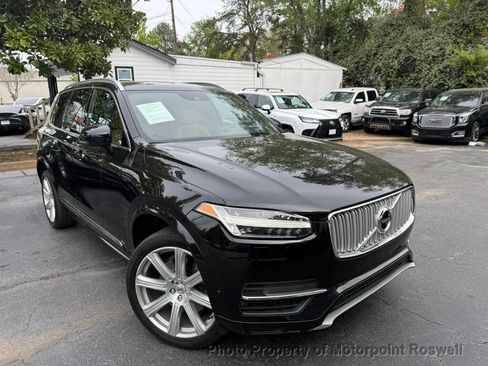 Used 2017 Volvo XC90 T8 Inscription w/ Luxury Package AWD/4WD image 3